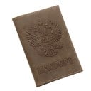 Fodral för pass i äkta läder Reliefprägling av en tvåhövdad örn och inskription i kyrilliska Mjuk matt yta Mått 14 x 9,5 cm 1