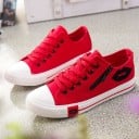 Damsneakers med läpptryck J2422 1