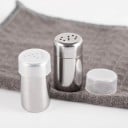2 buc mini recipient pentru condimente cu orificii 4,8 x 2,6 x 2,4 cm oțel inoxidabil argintiu pentru presărarea și păstrarea condimentelor 1