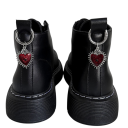 2 ks přívěsek na boty srdíčko 25x34 mm kov červená ozdoba na šněrovací boty a kotníkové boty dekorativní doplněk obuvi 2