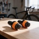 2 stk LED baglygte til cykelstyr med blinklys 3 x 6,6 cm Aluminium ABS og silikone Sort og orange Pakke i pose 3
