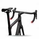 2 szt. świateł LED do końców kierownicy WEST BIKING Światło ostrzegawcze i kierunkowskaz na rower 3 tryby 2,5 x 5,3 cm Aluminium Bateria CR2032 8