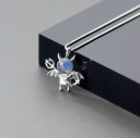 Damhalsband med cirkulärt hänge D445 3