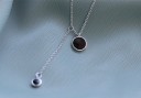 Damhalsband med cirkulärt hänge D449 1