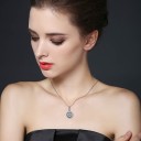 Damhalsband med cirkulärt hänge D567 4