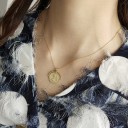 Damhalsband med medaljong 2