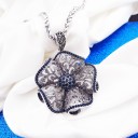 Damhalsband med blå blomma 2