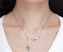 Damhalsband med en fågel och en kvist 2