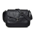 Dam crossbody handväska med klaff och metallspänne Läder och polyester Mått 25 x 20 x 12 cm Bakficka med dragkedja Rem med spänne 1