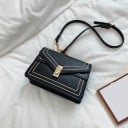 Damernas crossbody-väska med kuvertlock och kontrasterande sömnad Kedjeslips med spänne Metallstängning PU-läder 21 x 14 x 7,5 cm 1