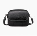 Dam crossbody väska med rundad form Glänsande yta med veckad textur Framsidan med klaff Överdrag med dragkedja PU läder 19 x 16 x 9 cm 1