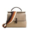 Damernas crossbody-väska med övre handtag och lock med flik Bred randig axelrem med karbinhakar Äkta läder 22,5 x 18 x 12 cm 2