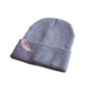 Damstickad mössa med fjädrar-motiv Klassisk design med uppvikt kant Fin ribbning av akryl För vardagligt bruk i kallt väder 3