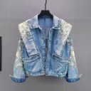 Dams jeansjacka med dekorativa delar på axlarna Broderi med gyllene nitar Ljust blåtvättad denim Stora framfickor 2