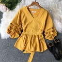 Dams elegant blus med rosett på ryggen Vikad halsringning i V Puffärmar Smal midja med volang Bomull med polyester och akryl 2