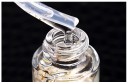 Hydrerande primer för smink med 24K guld Näringsger och jämnar ut huden Längre hållbarhet för sminket Transparent bas med gyllene partiklar 18 ml 5