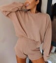 Suéter y pantalones cortos de mujer 5