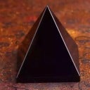 Pyramide décorative en obsidienne 2
