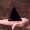 Pyramide décorative en obsidienne 3