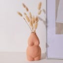 Dekorativ vase formet som en kvindekrop 3