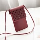 Damväska för telefon 20 x 11 cm Klaff med perforerat mönster Genomskinligt fönster för skärmen Lång smal rem över axeln 5
