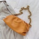 Dam mjuk handväska med massiv guld kedja Rynkad form som påminner om en kudde Handväska 28 x 14 x 10 cm PU läder och polyester 4