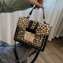 Damhandväska för hand och axel med leopardmönster Guldhänge och metallnitar Lock med stängning Justerbar rem PU-läder 3