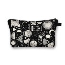 Damsminkväska med häxmönster och Halloweenmotiv 13 x 21,5 cm Platt form med dragkedja och handtag Uttrycksfullt tryck Polyester 13