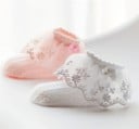 Calcetines de niña con volantes y lazo 3