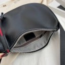 Damskinn crossbody-väska i halvmåneform Bred justerbar axelrem Dragkedjestängning Röd rand Svart 24 x 18 x 9 cm 6