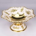 Etagère met ornamenten 1