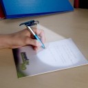 4w1 składane dotykowe pióro z funkcją uchwytu na telefon, światłem LED dla tabletów i smartfonów 5