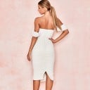 Vestido de cóctel con hombros descubiertos 6