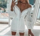 Off-shoulder klänning i spets 2