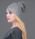 Lyxig dammössa med pompom 3