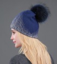 Lyxig dammössa med pompom 4