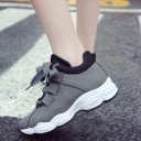 Moderna damsneakers på en plattform 8