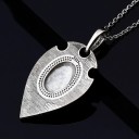 Halsband med hänge D852 5