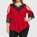 Dam plus size blus med spetsapplikation vid V-halsen Utsatta axlar med korsade band Ärmar med spets Asymmetrisk nederkant 1