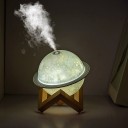 Aromadiffusor i form av en planet med ring och belysning På stativ i trälook Behållare 200 ml Strömförsörjning via USB Effekt 2 W 4