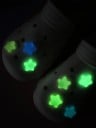 7 sztuk Dekoracje na crocsy świecące gwiazdki ozdoby do klapek akcesoria do butów z otworami glow in the dark kolorowe motywy 2