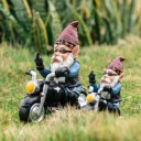 Trädgård dekoration tomte på en motorcykel 2