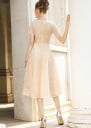 Elegante vestido de mujer con perlas. 5