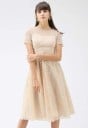 Elegante vestido de mujer con perlas. 6