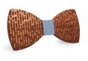 Elegant fluga i trä - graverad J659 1