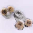 Set aus Wintermütze und Schal für Kinder mit Pompons 6