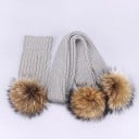 Set aus Wintermütze und Schal für Kinder mit Pompons 10