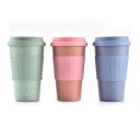 Resemugg med lock för drycker på språng, tillverkad av halm och silikon. Lock med dricköppning. Greppband med utskott. Mått 14 x 10 cm 4