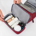 Resekosmetiktaske med två fack och handtag Organisatör för kosmetik och toalettartiklar Material oxford Mått 21 x 13 x 25 cm 8