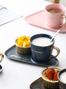 Keramisk teset mugg 260 ml med tallrik och sked Guldhandtag och dekorativ text Avlång tallrik 20 x 14 cm med plats för dessert 10
